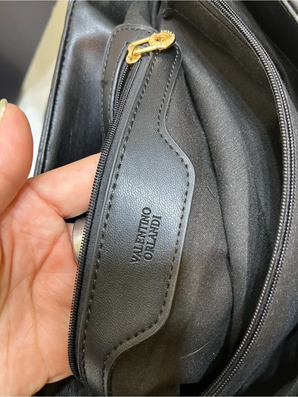 Valentino by Mario Valentino Quilted Shoulder Bag 🖤✨